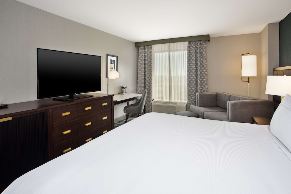 DoubleTree by Hilton Lansing - photo 14