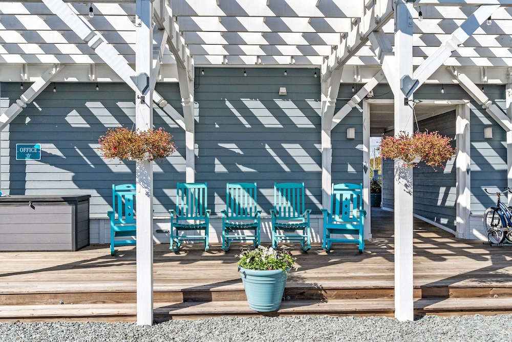 Loggerhead Inn and Suites - photo 123
