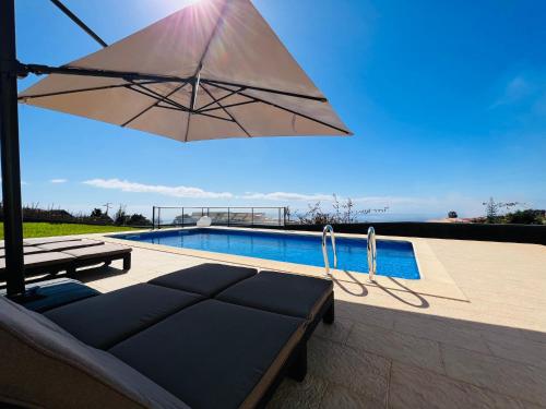 Villa Carpe Diem by Your Madeira Rentals — 4-Star Luxury Hotel in Estreito Da Calheta, Portugal