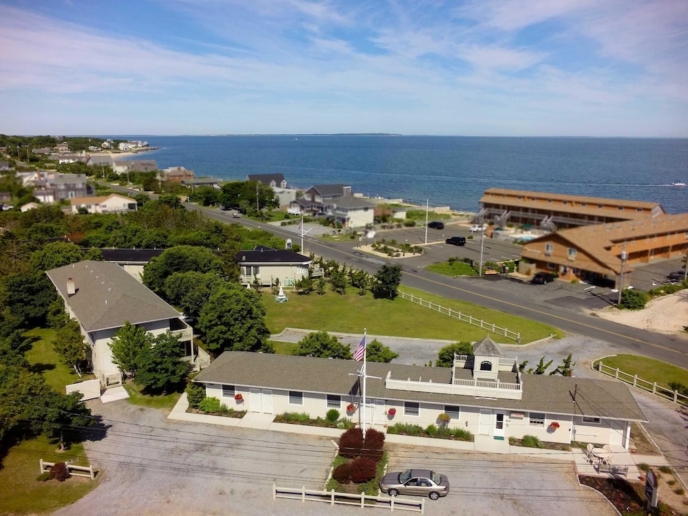 Hotel Corduroy - carbon neutral hotel in Montauk