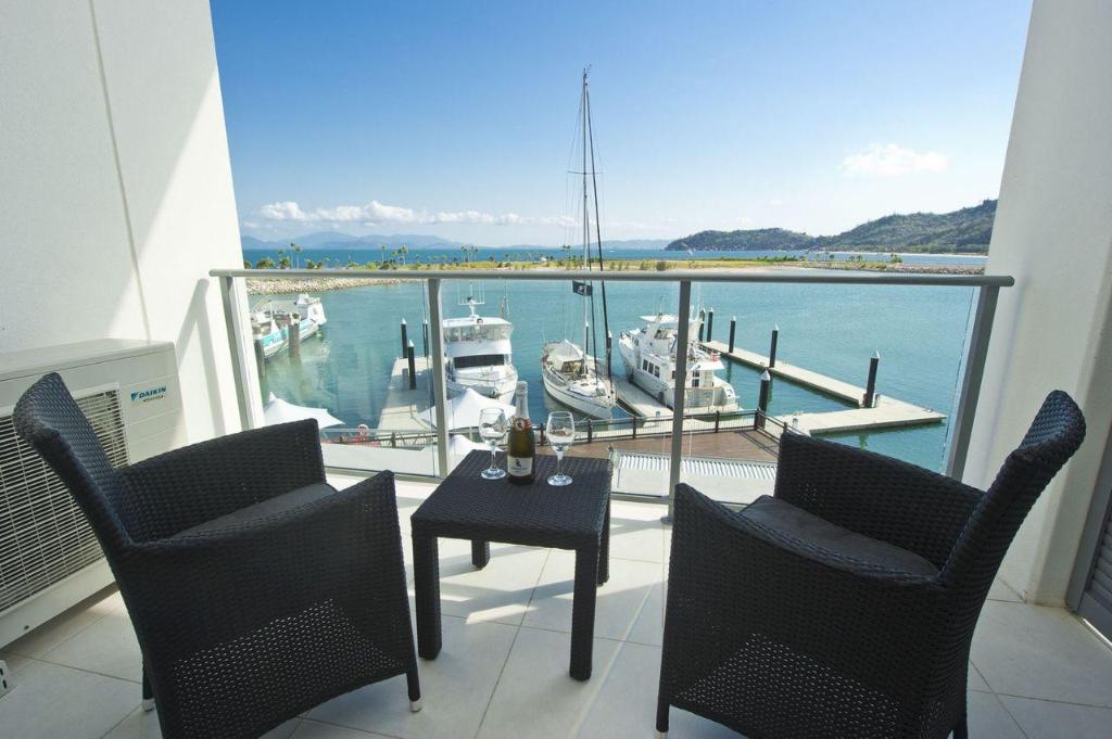 Blue On Blue Studio Room 1362 — hotel in Nelly Bay