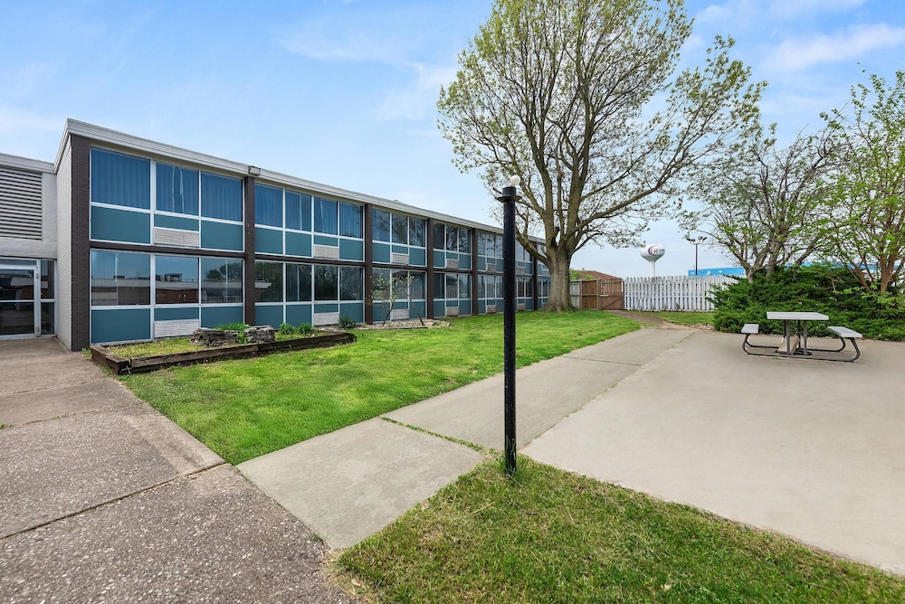 Suburban Studios Fairborn Dayton - photo 31