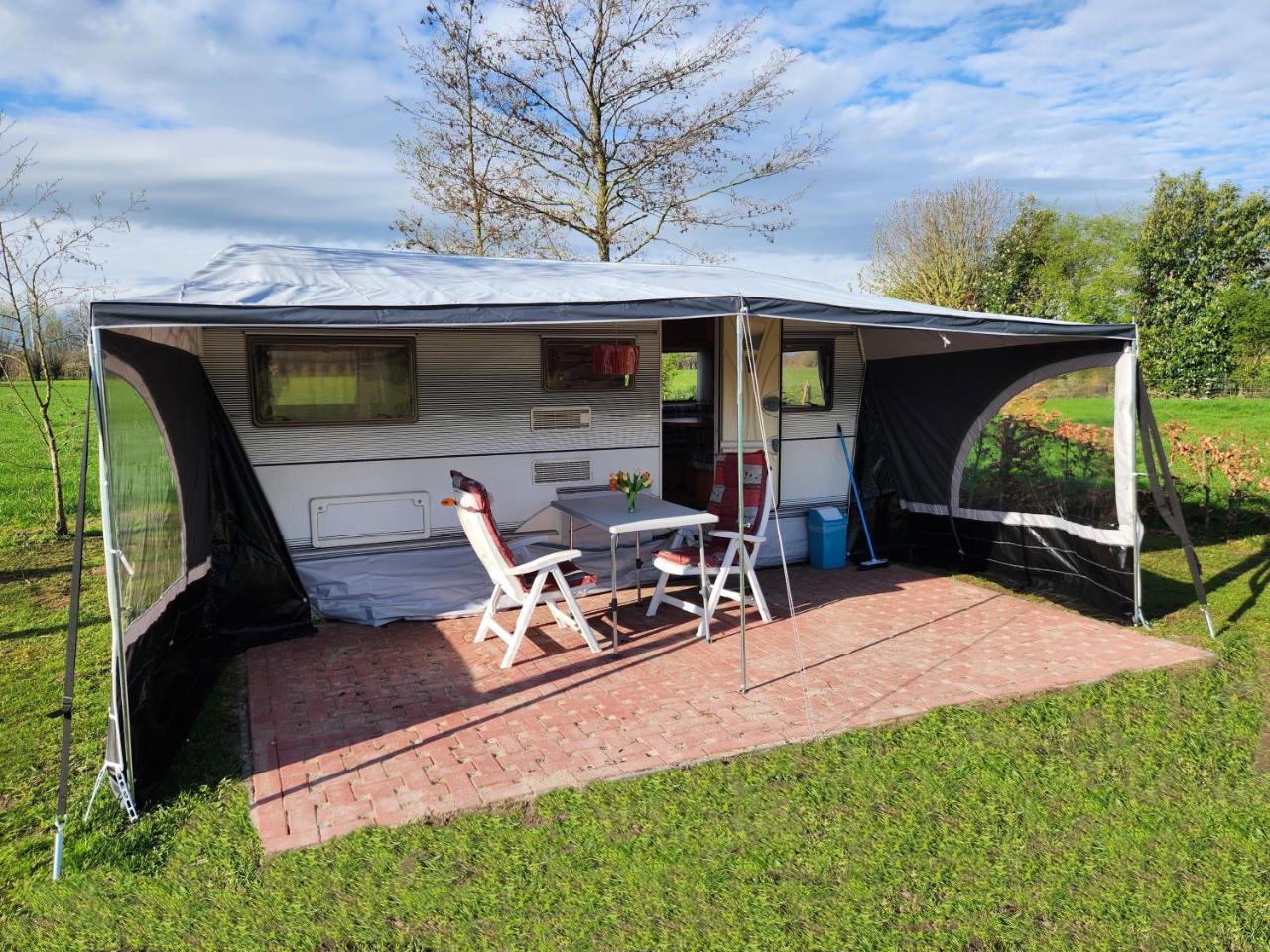 Ruime caravan op gezellige minicamping — hotel in Lichtenvoorde