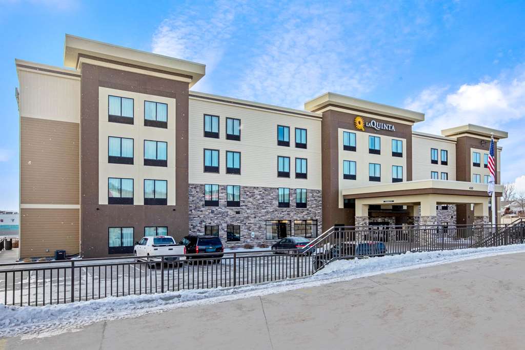 La Quinta Inn & Suites by Wyndham Gillette - photo 2