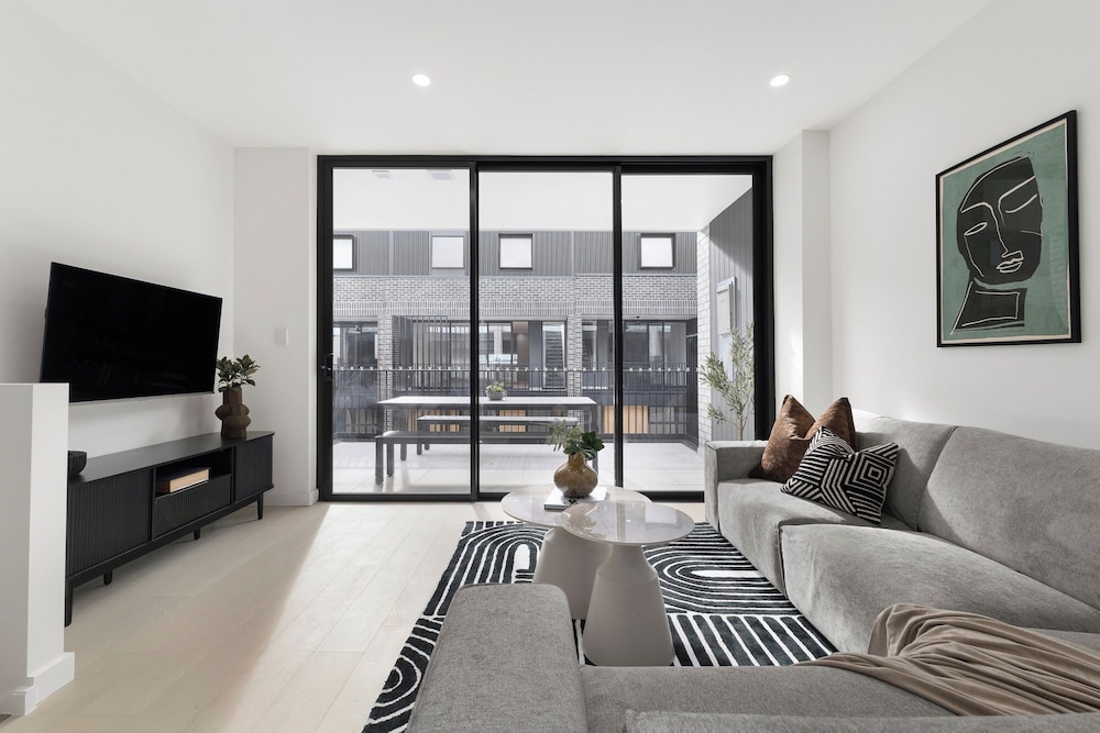 The Otto by Urban Rest — 4-Star Luxury Hotel in Evandale, Australia