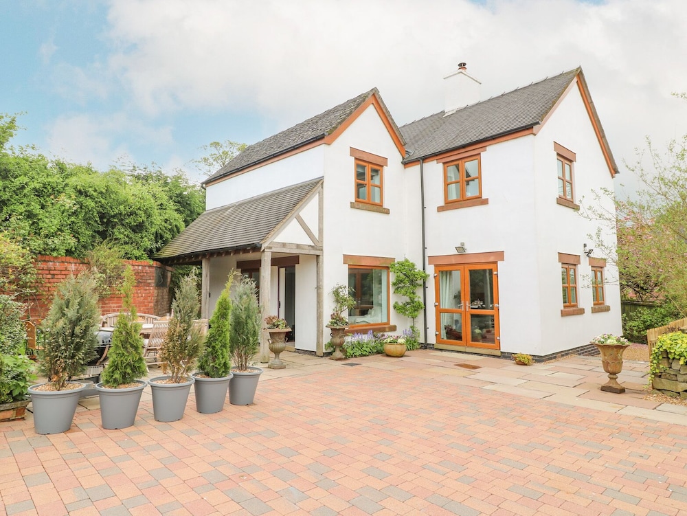 Highfield House — 4-Star Luxury Hotel in Leek, United Kingdom