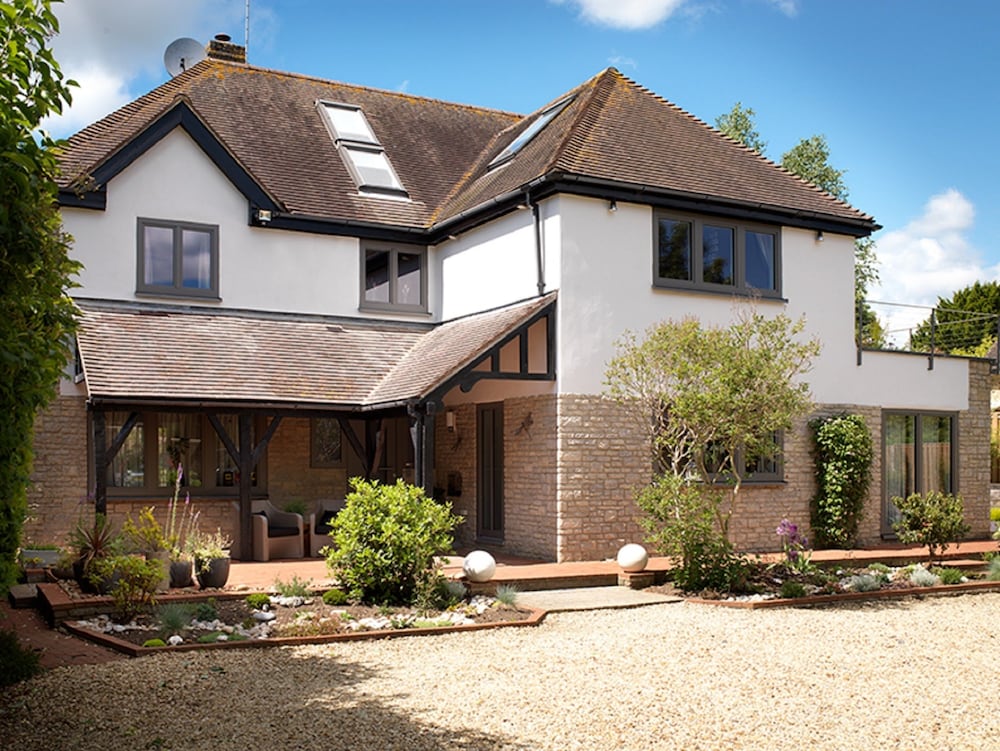 B&B Rafters — 5-Star Luxury Hotel in Abingdon, United Kingdom
