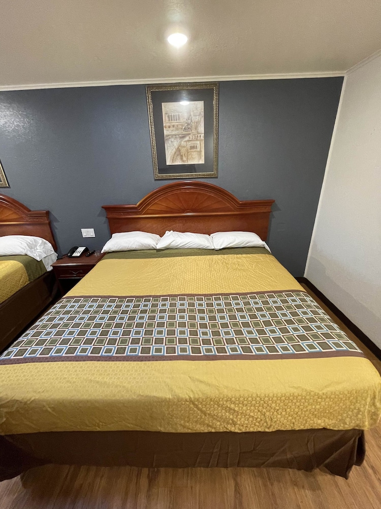 Sallisaw Inn - photo 13