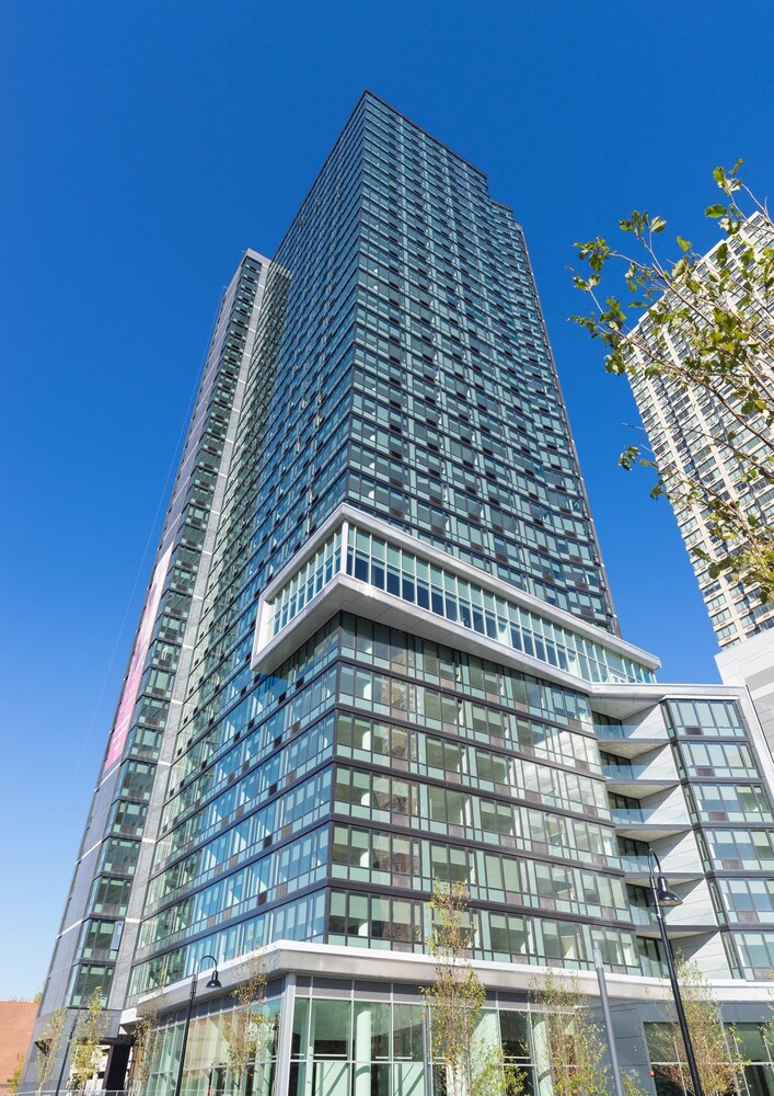 Deedee's Sky Rise Apartments Newport 2 — 4-Star Luxury Hotel in Jersey City, United States
