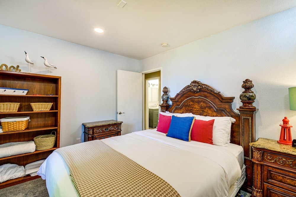 Charming Poulsbo Retreat: Hood Canal Views — hotel in Poulsbo