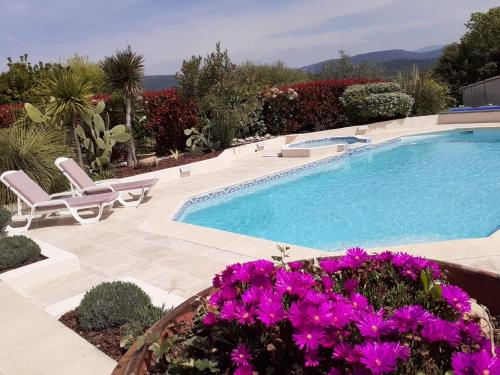 Gite Provencal Independant Avec Piscine Chauffee Le Suy Bien — Flayosc