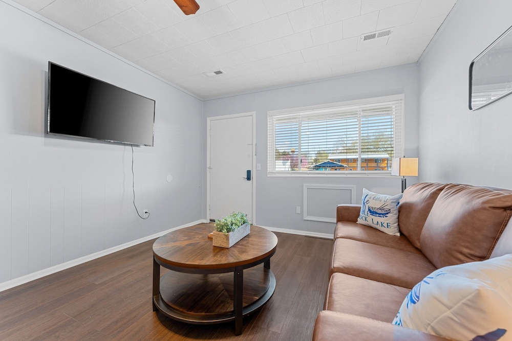 Silver Cove Resort on Table Rock unit 17 - photo 11