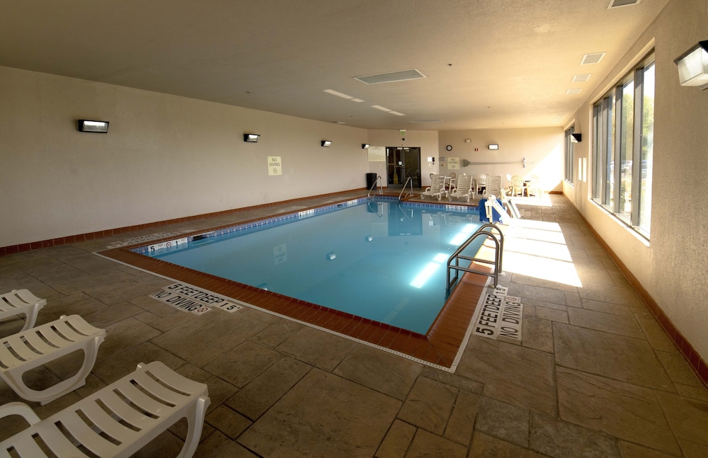 Hampton Inn Ridgefield Park - photo 36