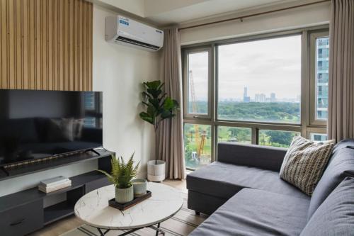 Scandi 1 Br Home Golf View Bgc — 4-Star Luxury Hotel in Manila, Philippines