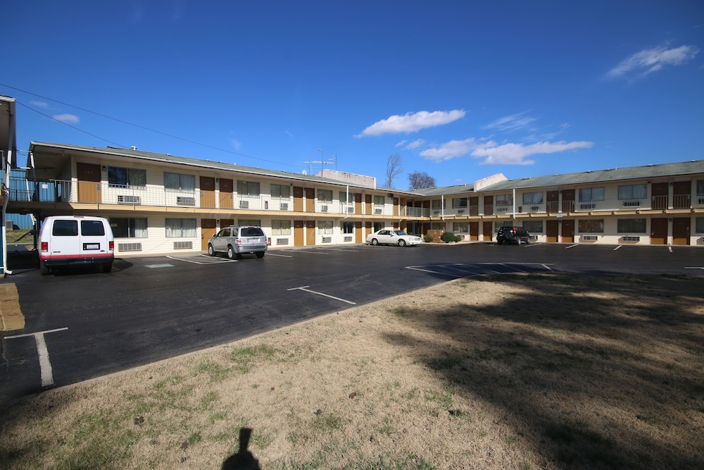 Royal Inn Charlotte Airport Hotel - photo 15