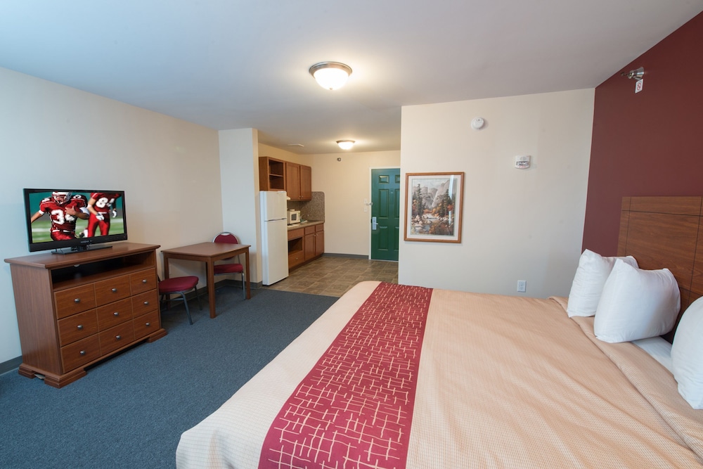 Red Roof Inn & Suites Dickinson - photo 15