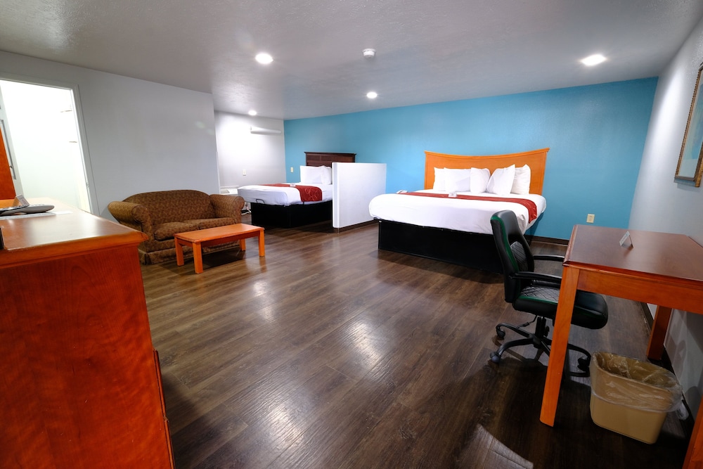 M star Hotel Searcy - photo 13