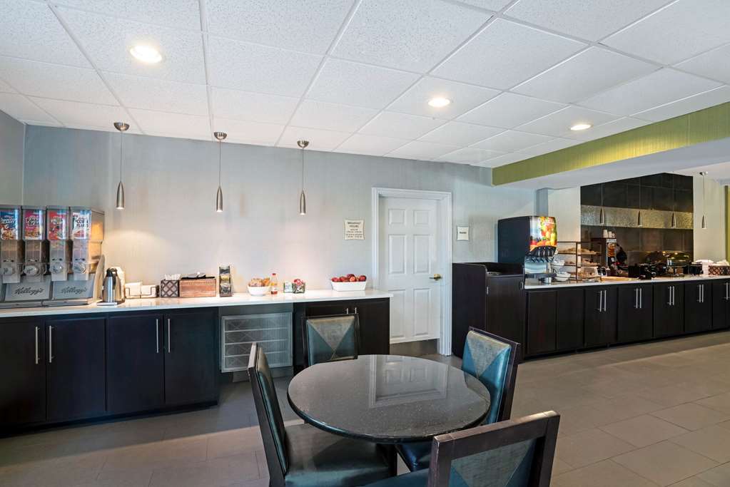 La Quinta Inn & Suites by Wyndham Lebanon - photo 26