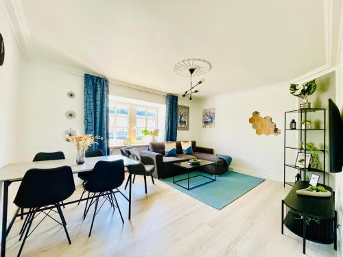 aday Modern 2 Bedroom Charming Central Apartment with Public Parking — 4-Star Luxury Hotel in Aalborg, Denmark