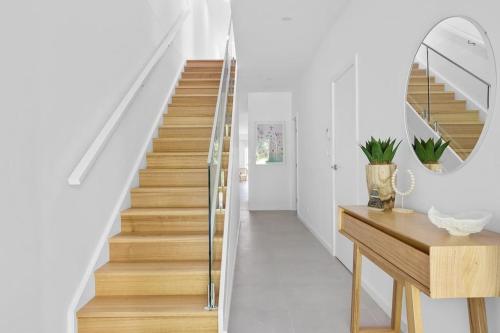 Hideaway 1 3 Lillian St stunning water views — 4-Star Luxury Hotel in Shoal Bay, Australia