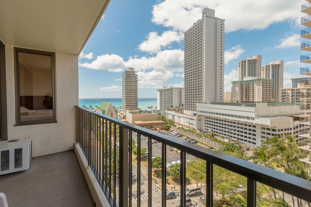 Waikiki Banyan 912 Your Luxurious Escape to Paradise — 4-Star Luxury Hotel in Honolulu, United States