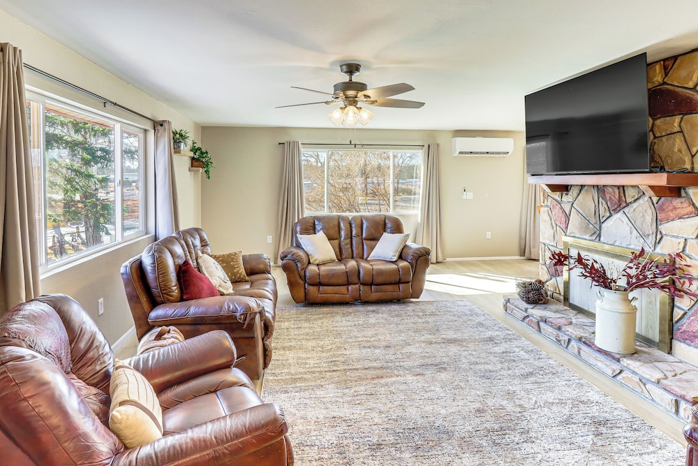 Newly Remodeled Pinetop lakeside Gem: Near Lakes — hotel in Lakeside