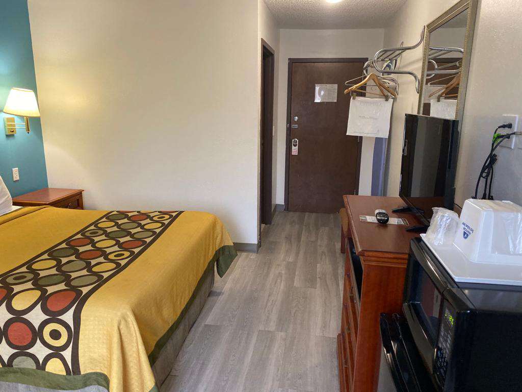 Americas Best Value Inn West Frankfort - photo 15
