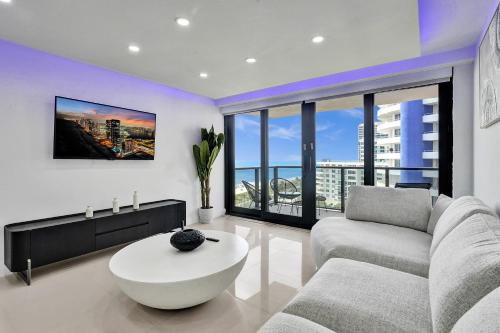 Stunning Ocean View Beach Retreat 1205 — 4-Star Luxury Hotel in Miami Beach, United States