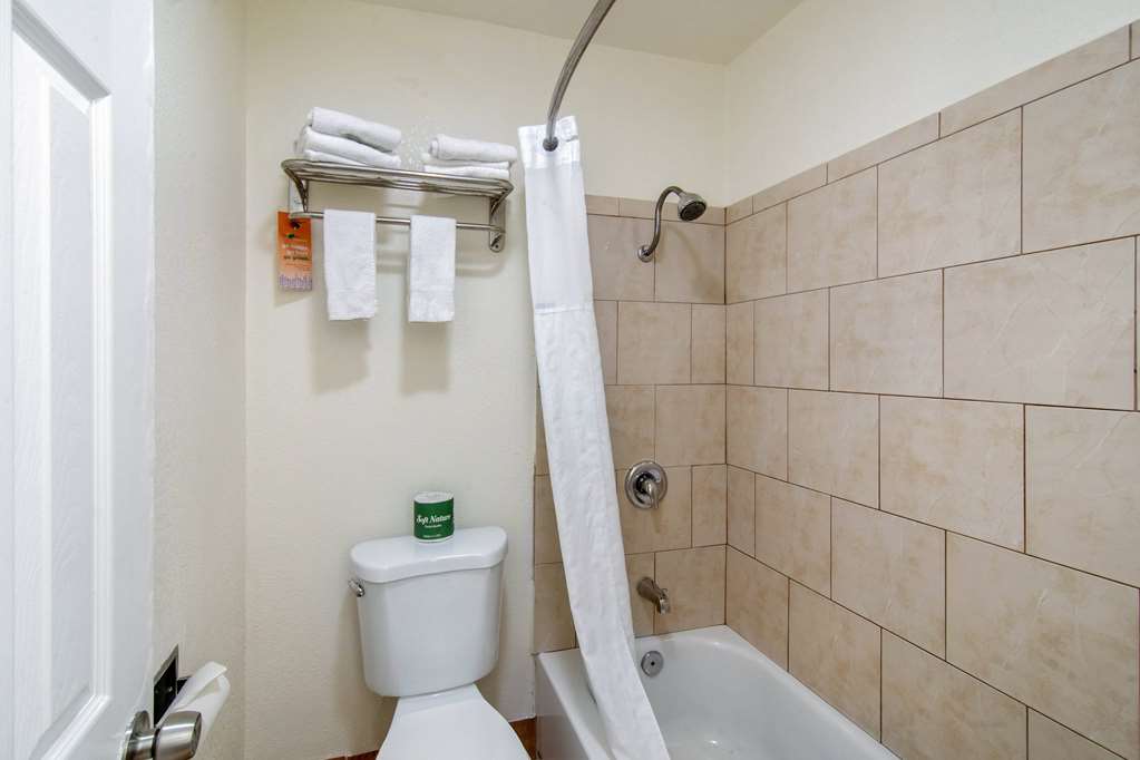Howard Johnson Suites by Wyndham San Diego Chula Vista BayFt - photo 5