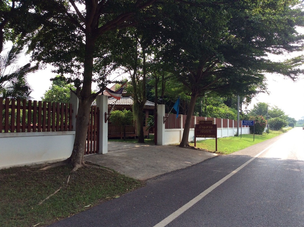 Nernbok Garden — hotel in Pak Phli