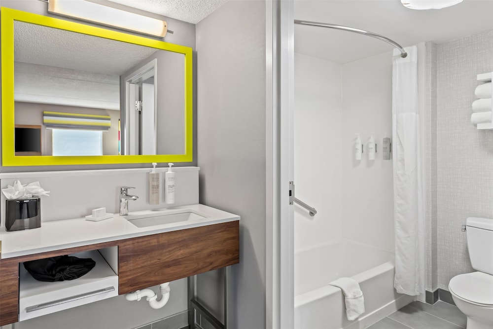 Hampton Inn & Suites Richmond Virginia Center - photo 24