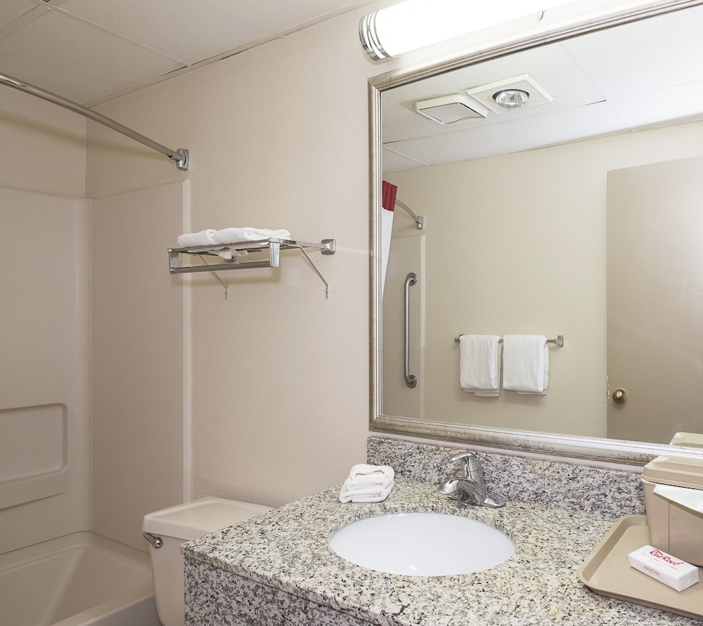 Red Roof Inn Hartford Vernon - photo 22