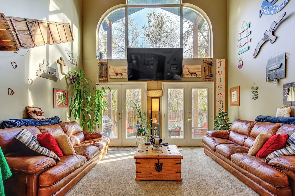 Secluded Home with Hot Tub and Mountain Views — 4-Star Luxury Hotel in Millcreek, United States