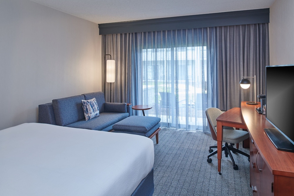 Courtyard by Marriott Detroit Livonia - photo 10