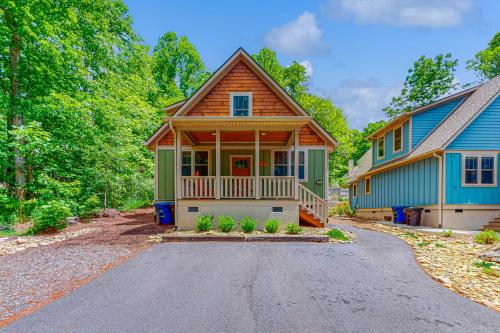 Red Rockers Cottage — 4-Star Luxury Hotel in Black Mountain, United States