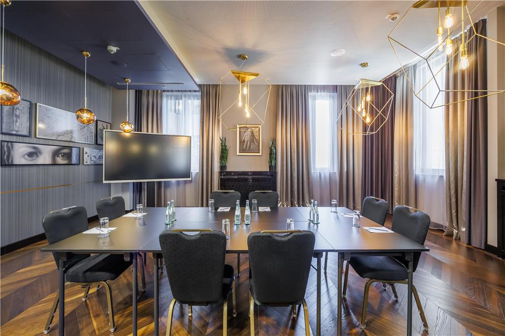 Park Plaza Lounge Block