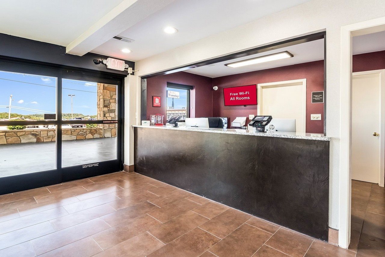 Red Roof Inn Dandridge - photo 8