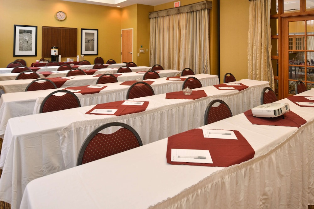 Hampton Inn & Suites Pueblo Southgate - photo 54