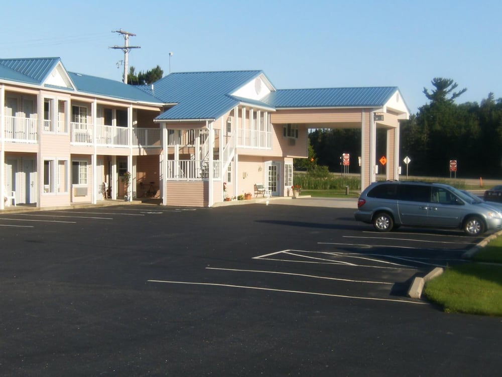 Great Lakes Inn - photo 37