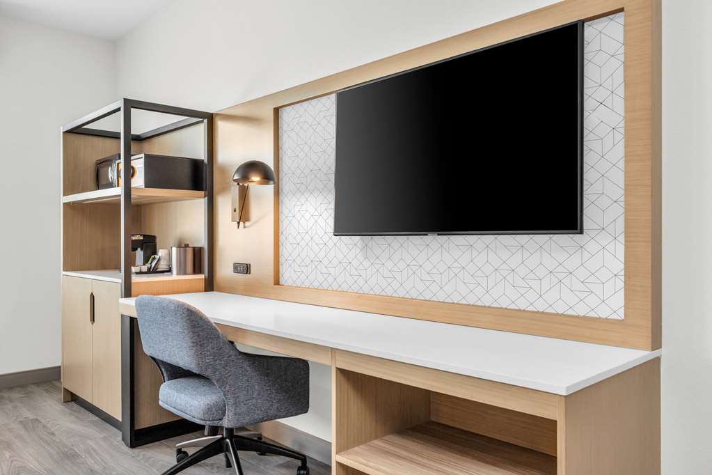 La Quinta Inn & Suites by Wyndham San Jose Airport Downtown - photo 41