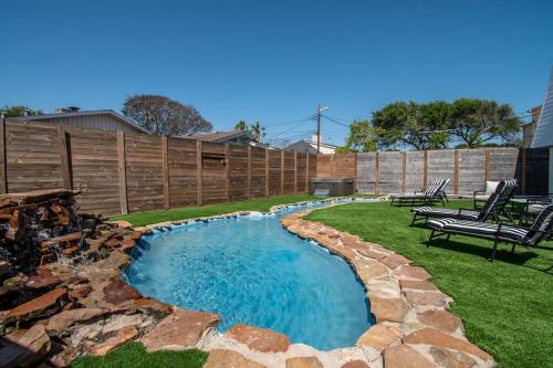 Oceanfront Retreat 2 Homes for 29 Guests — 4-Star Luxury Hotel in Corpus Christi, United States