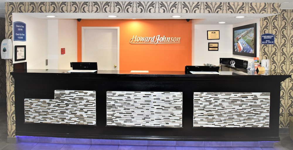 Howard Johnson by Wyndham Greensboro Near the Coliseum - photo 25
