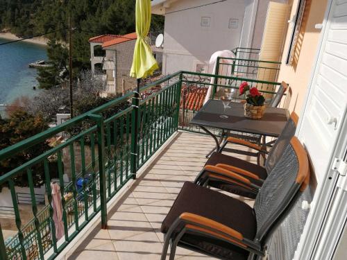 House Karlo Apartments One Bedroom Apartment with Two Balconies and Sea View A5 — 4-Star Luxury Hotel in Omis, Croatia