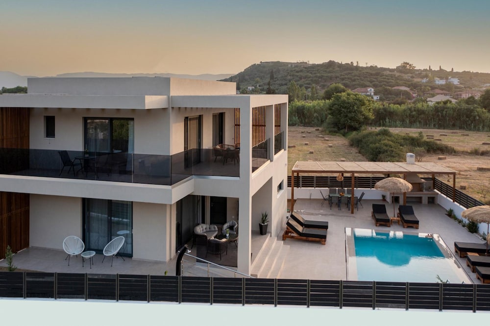 Diamond Villa With Swimming Pool — 4-Star Luxury Hotel in Zakynthos, Greece