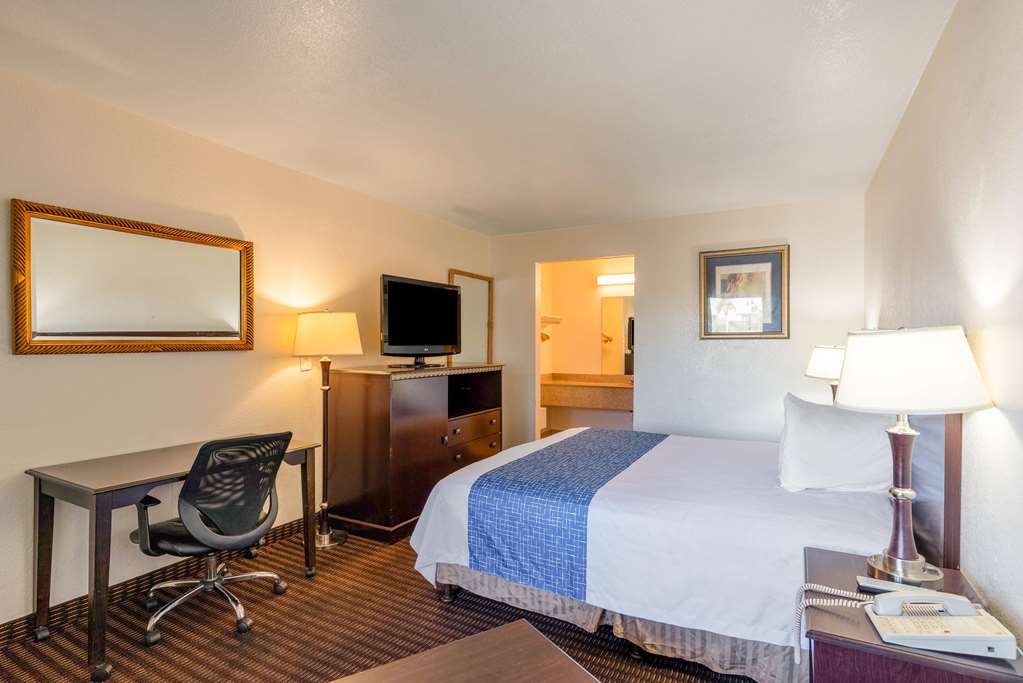 Rodeway Inn Phoenix North I 17 - photo 13