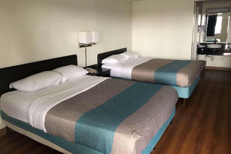 Days Inn by Wyndham Indianapolis South - photo 60