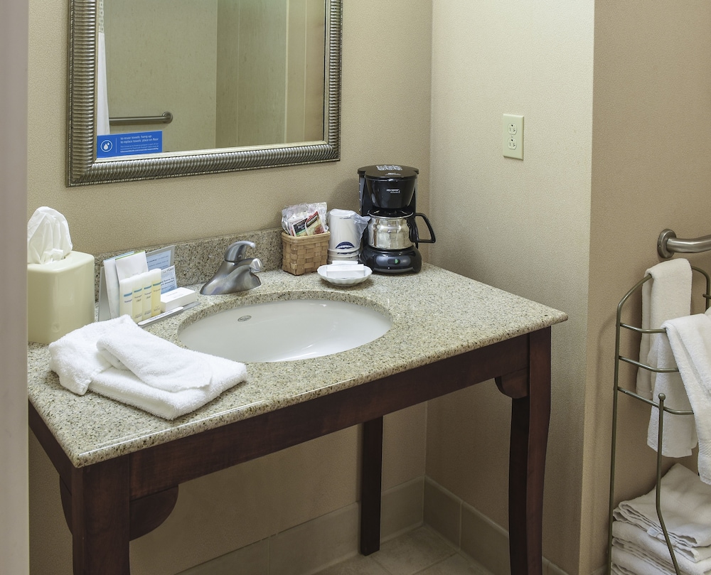 Hampton Inn & Suites Youngstown Canfield - photo 10