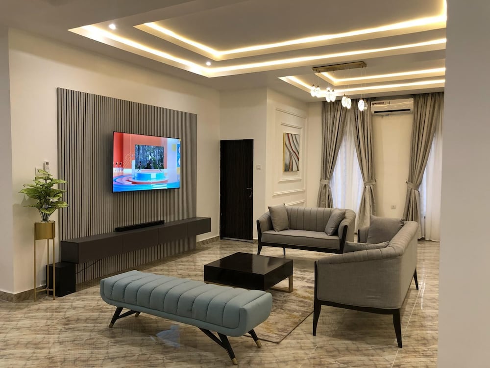 Charming 3 Bed House in Kubwa — 4-Star Luxury Hotel in Abuja, Nigeria