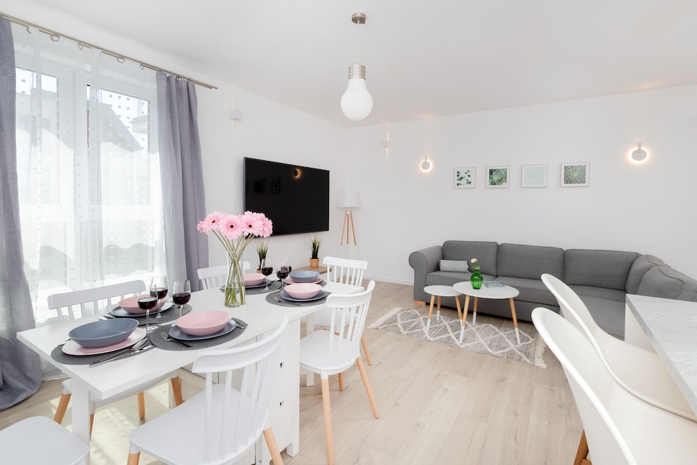 Garnizon Apartment for 6 Guests with Parking & Balcony by Noclegi Renters — 4-Star Luxury Hotel in Gdansk, Poland