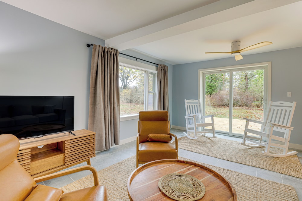 Walk to Beach & Lake Michigan: Manistee Bliss — hotel in Manistee